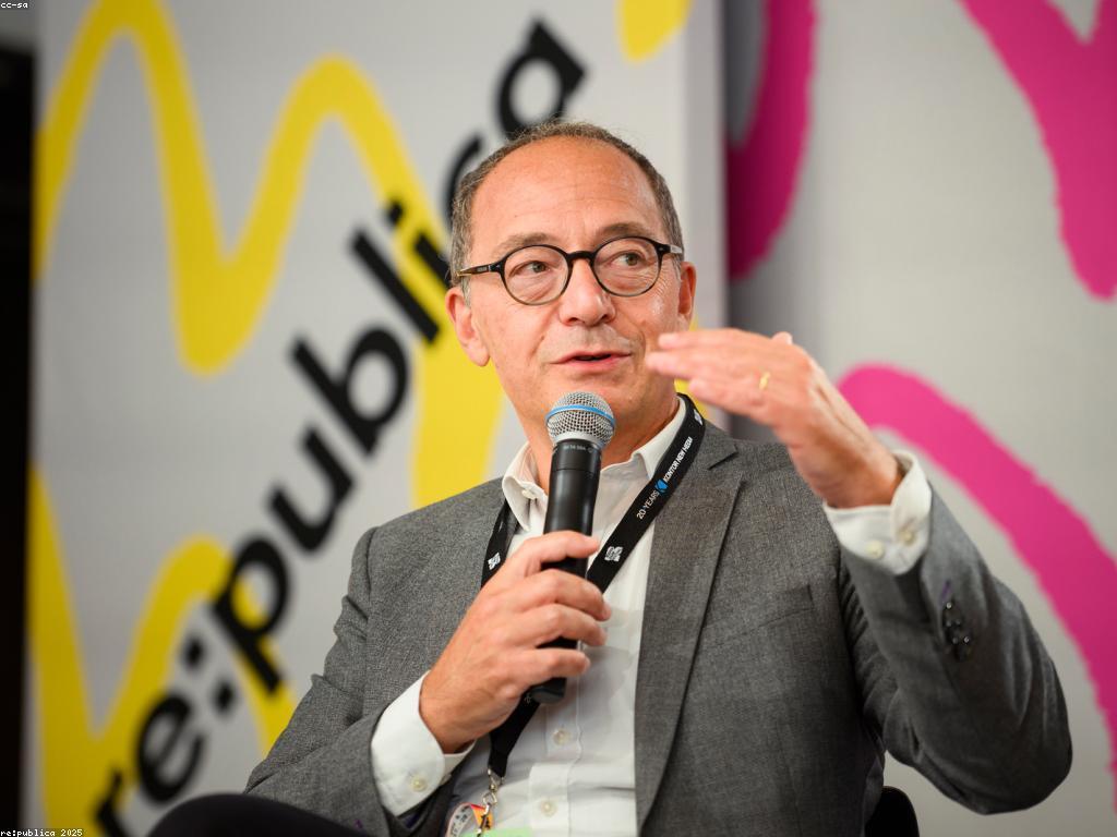 សារៈសំខាន់នៃព្រឹត្តិការណ៍ពិសេសសម្រាប់សង្គម