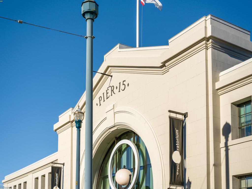 ស្លតថ្មីៗ: បច្ចេកវិទ្យាថ្មីៗនិងការប្រែប្រួលនៅក្នុងប្រព័ន្ធផ្សព្វផ្សាយ